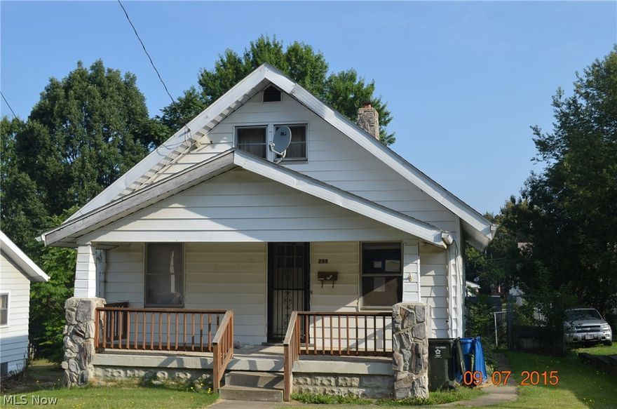 Cozy 3 bedroom, 1 bath Cape Cod located on the East side of Barberton.  Not far from shopping, parks and the hospital.