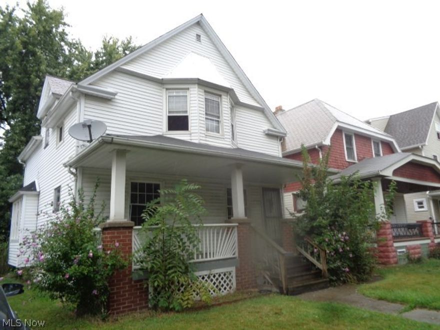 WINTER PROJECT just waiting for you!!  Needs work so make sure you take those before and after pictures.

Being sold AS-IS.  Seller will not make any repairs.