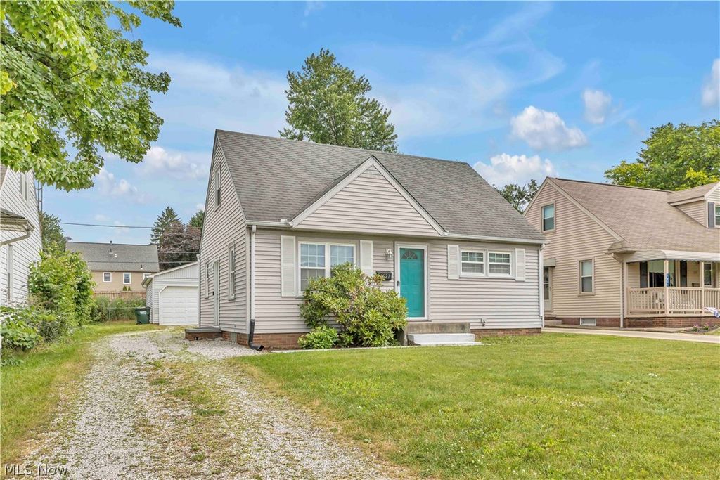 Photo of 1627 33rd Street NE, Canton, OH 44714 (MLS # 5219558)