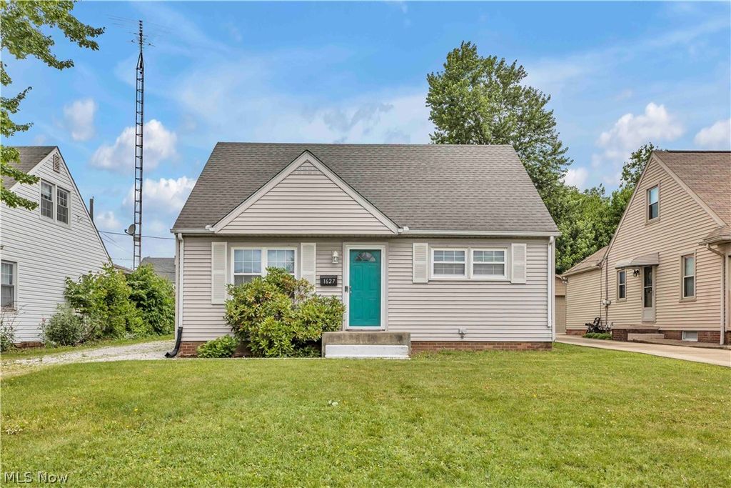 Photo of 1627 33rd Street NE, Canton, OH 44714 (MLS # 5219558)