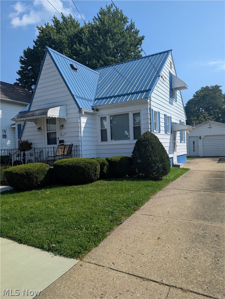 313 E Line Street