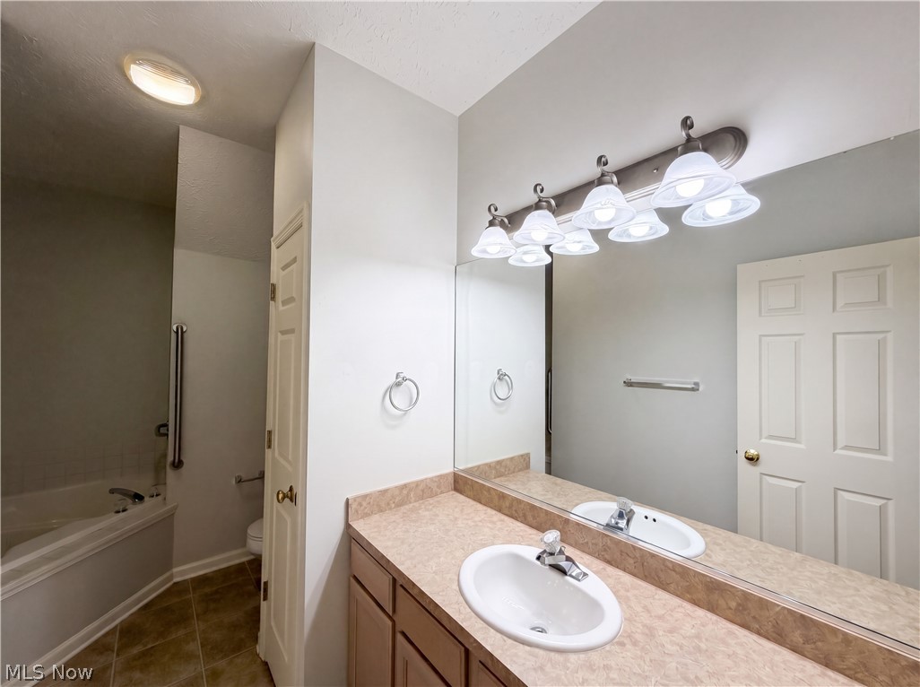 Commons/Falls Condo Ph 02 - Residential