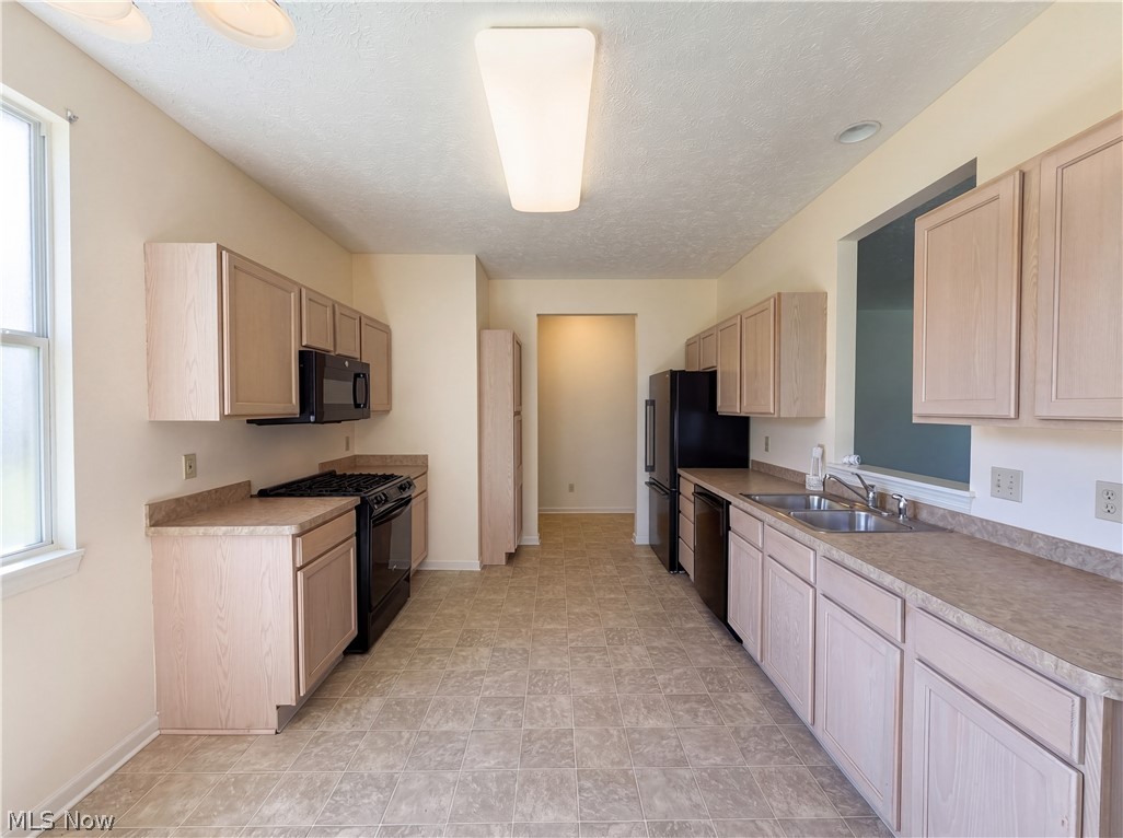 Commons/Falls Condo Ph 02 - Residential