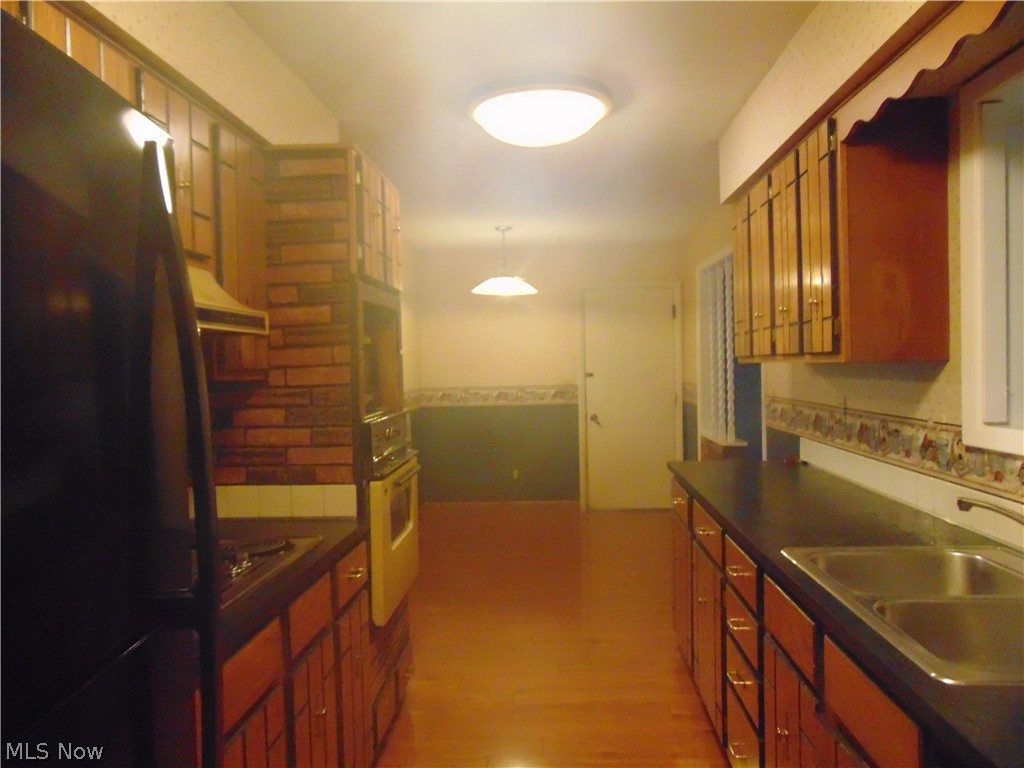 Hallworth Manor Estates 01 - Residential