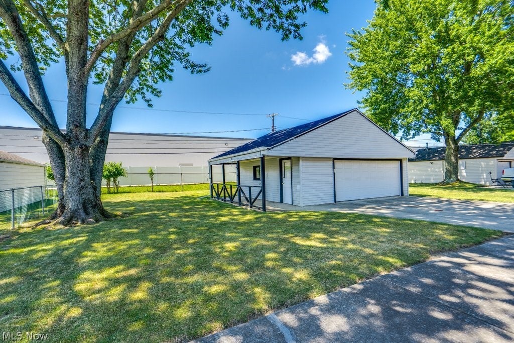 6982 Maplewood Road