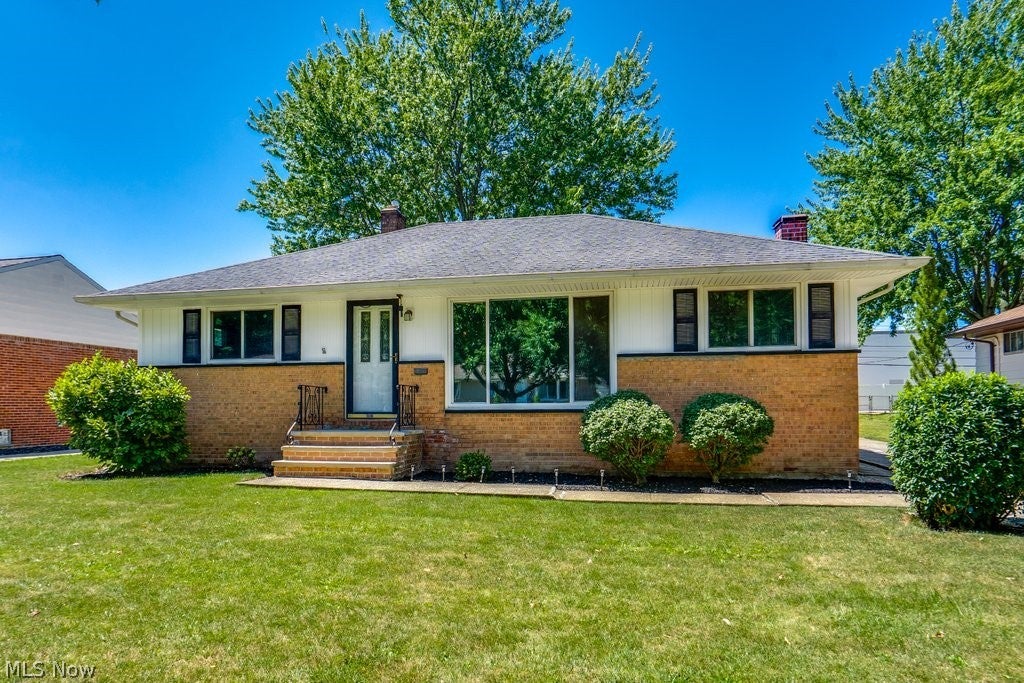 6982 Maplewood Road