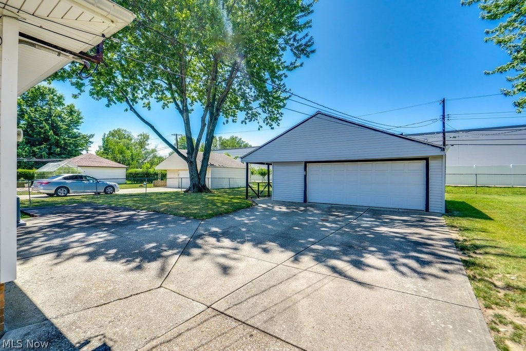 6982 Maplewood Road