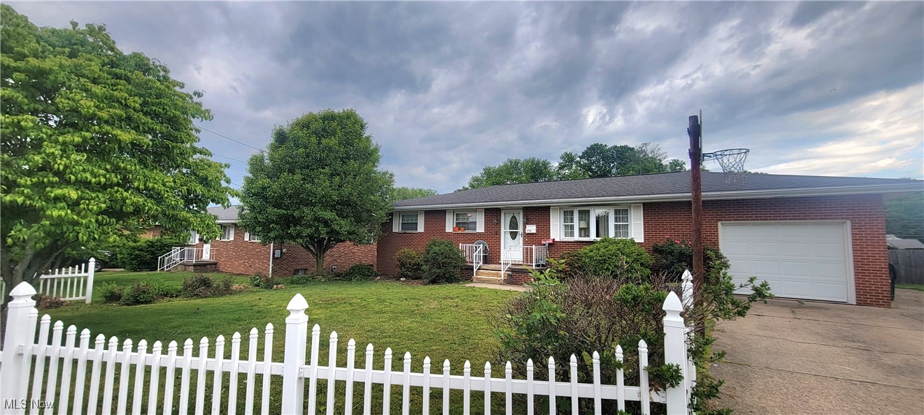 2126 Mctaggart Street, Belpre, Ohio image 1