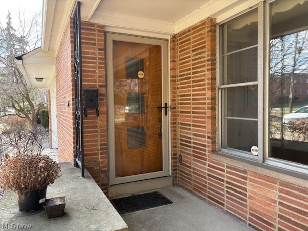 Photo of 1384 Cleveland Heights Boulevard, Cleveland Heights, OH 44121 (MLS # 5185941)