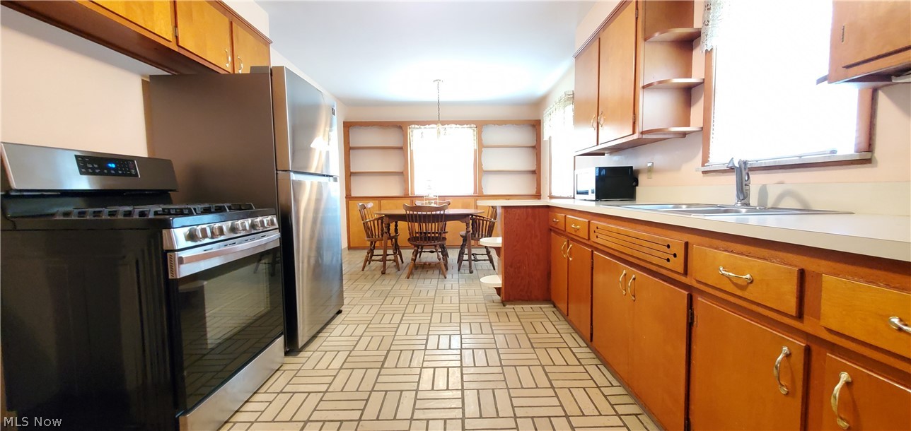 Chardon Estates 03/Frank Berzins - Residential