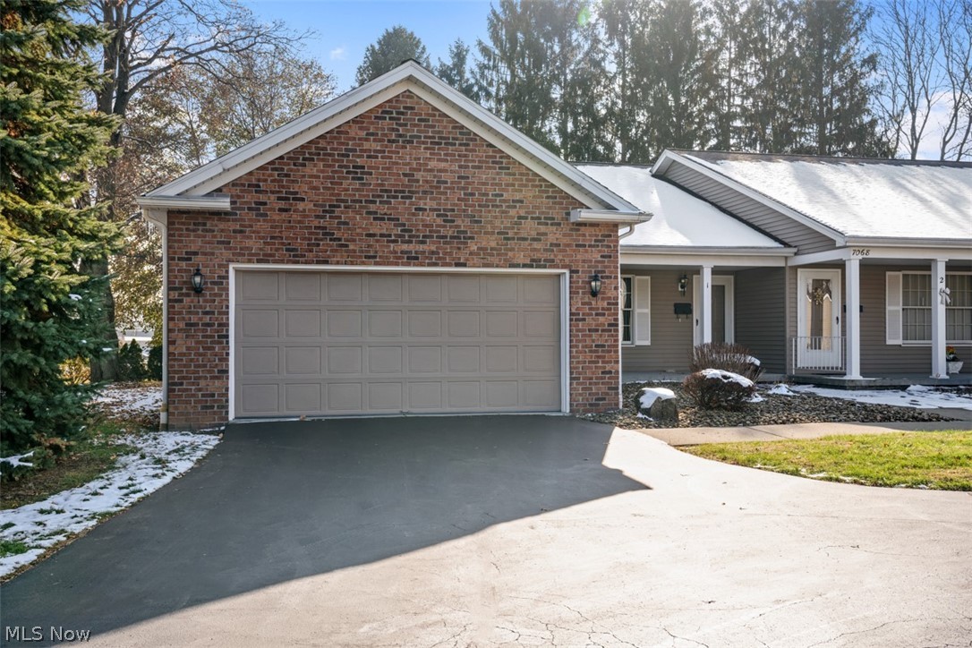 Shady Knoll Condo - Residential