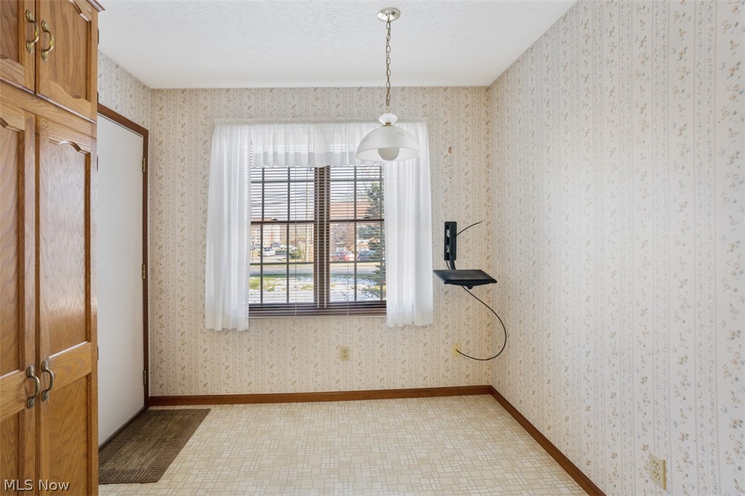 Shady Knoll Condo - Residential