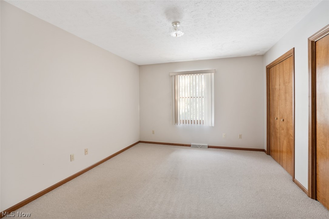 Shady Knoll Condo - Residential