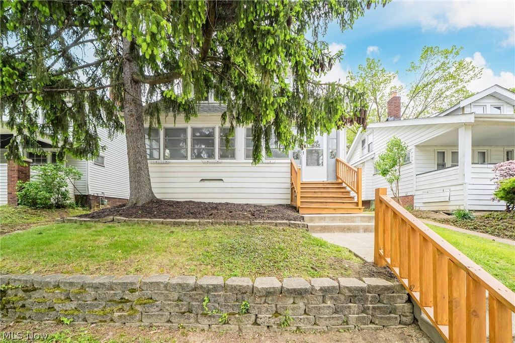 Photo of 20180 Hillcrest Drive, Euclid, OH 44117 (MLS # 5207608)