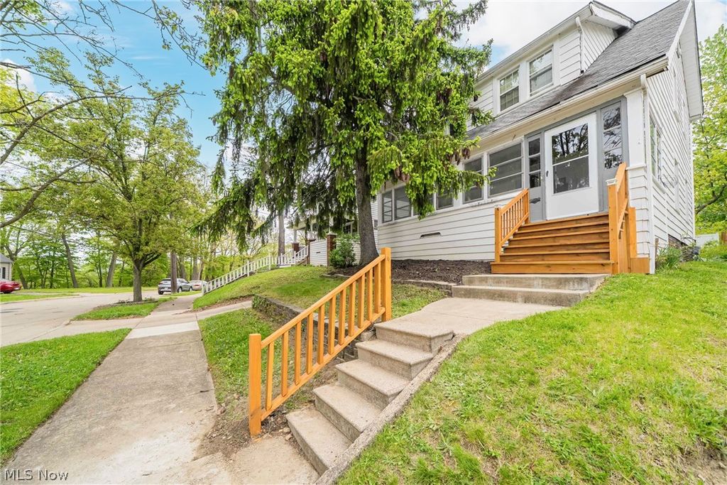 Photo of 20180 Hillcrest Drive, Euclid, OH 44117 (MLS # 5207608)