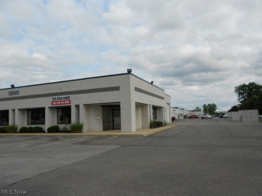 Office and Warehouse unit, 3 Private offices, fronts on Snow Road visible from street, corner unit. Approx. 1000 sf ft of warehouse space.  Modern building with great parking.  2 Handicap restrooms.  Plenty of power in the unit, 3 Phase Power. Lots f natural light n unit with windows in all offices. CAM Charges (Taxes and Maint.) $961 per month.