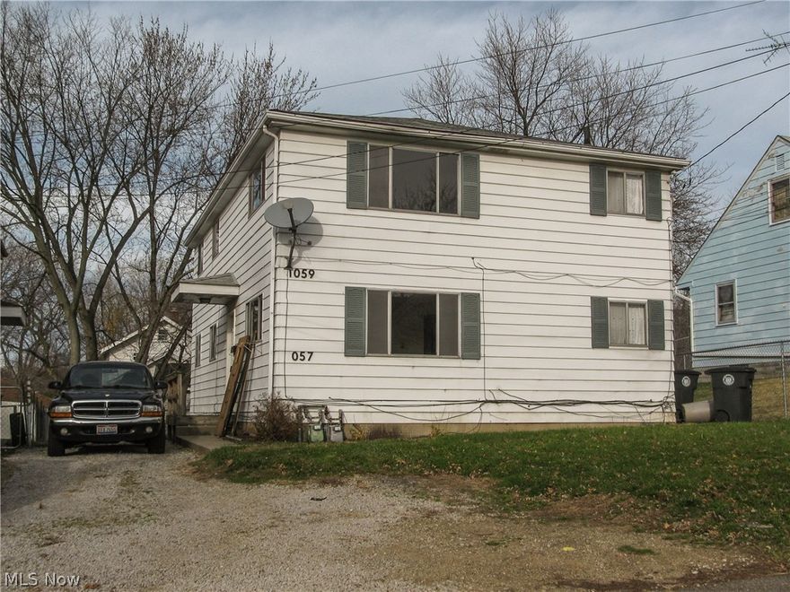 Investor Opportunity! Duplex in Akron's Kenmore neighborhood.