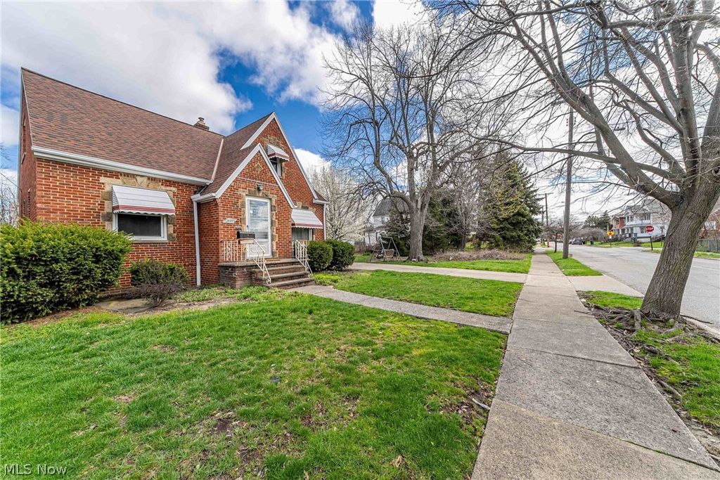 Photo of 19605 Kewanee Avenue, Cleveland, OH 44119 (MLS # 5199679)