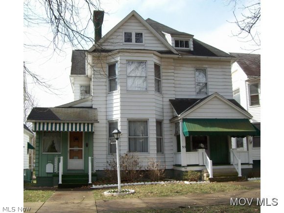 Charming long-time-owned home offers versatility and space. Zoned R3 with lots of possibilities! Beautiful original woodwork, arched doorways, stained glass windows, ornate fireplaces and staircases. Spacious backyard is fully fenced and provides a 1 car garage with alley access. Den on the first floor served as an office for an insurance agency for many years and has a separate entrance and mail service. Master bedroom has an additional 12 x 8 side room perfect for a walk-in closet, nursery, office or sitting room. Newer Lennox furnace, large kitchen, 1st floor laundry and more. Elem: Washington Elementary School Elem/Bus: Y JrHigh: Marietta Middle School School JrHigh/Bus: Y High: Marietta High School High/Bus: Y Fire: CIT Police: CTY ;SQFT=Fin L1:1247, Fin L2:954, Fin Above:2201, Fin Total:2201, Unfin Bsmt:1247, Unfin Above:1247;GAR= 1 Car Det;PRKG= On Street