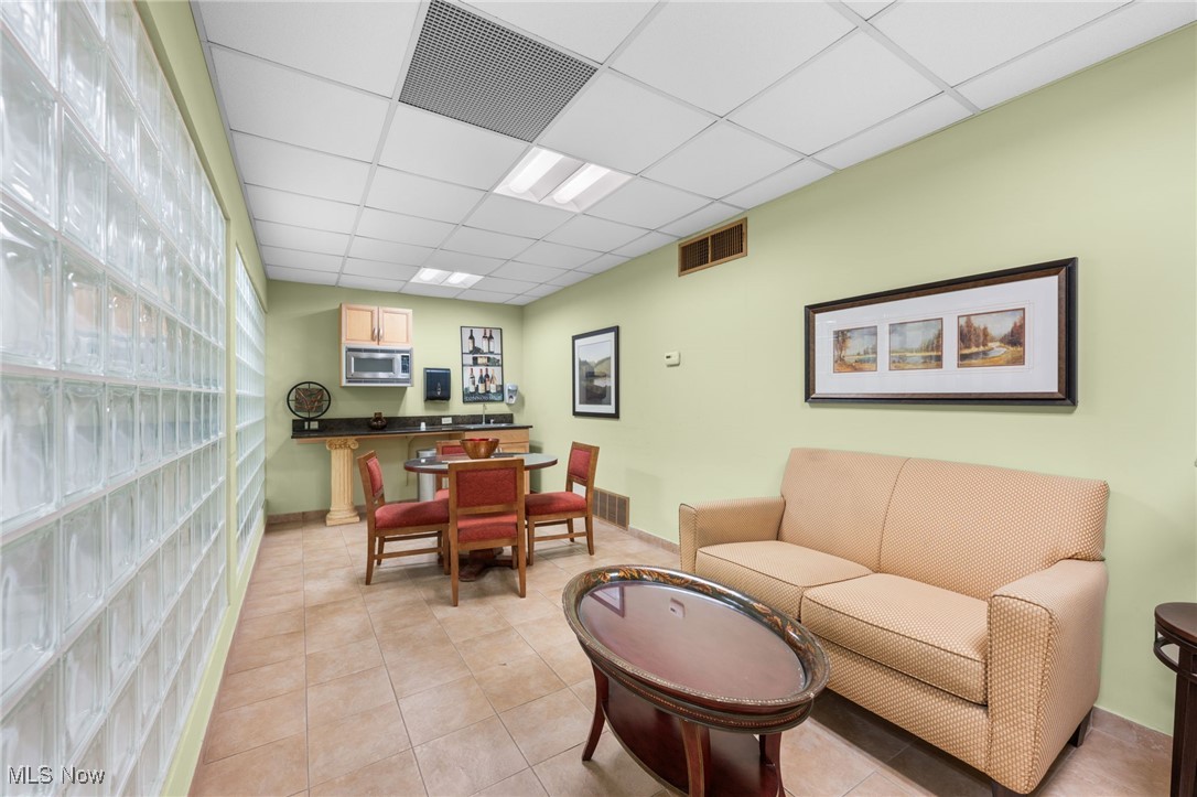 Meridian Condo - Residential