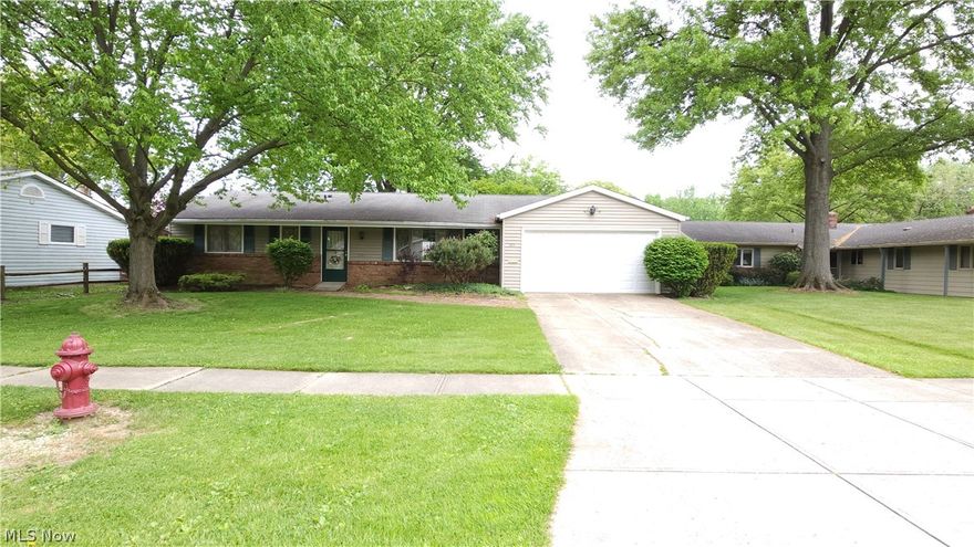 Bright and clean 3 br 2.5 bath home. Bring your decorating updates to make this your own.  Great layout with huge eat in kitchen and bonus room off the back of the home that leads out to back yard.