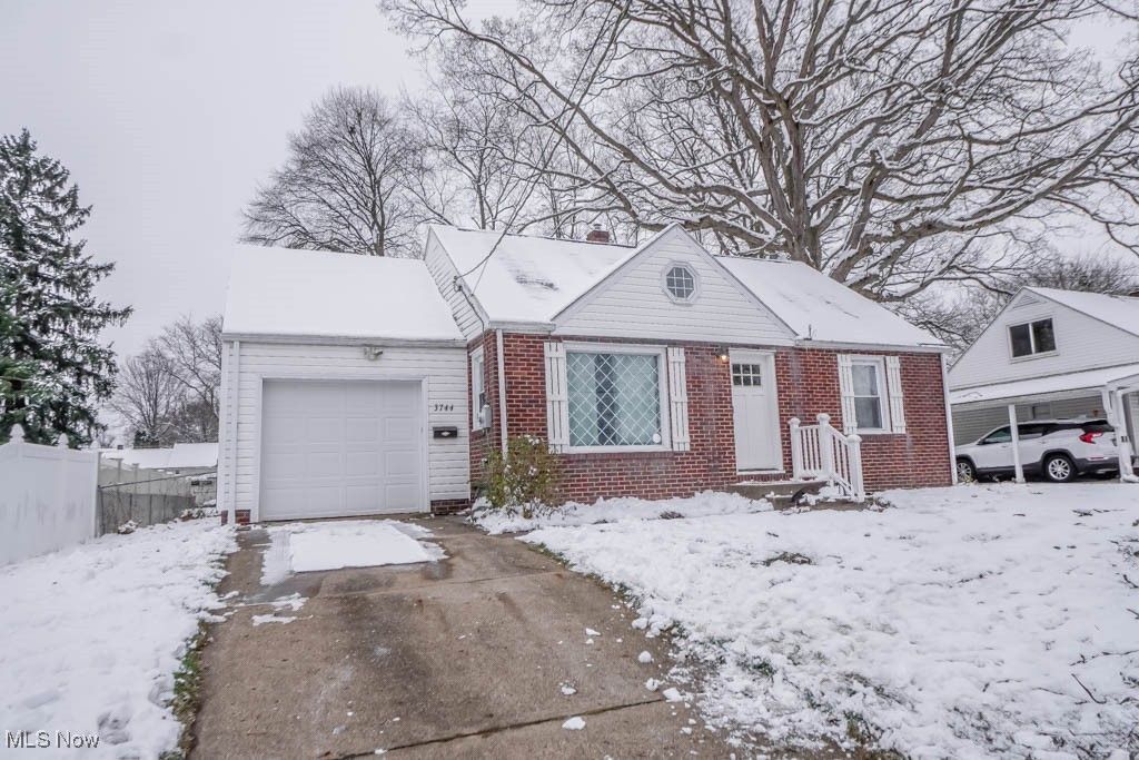 Photo of 3744 Edgefield Avenue NW, Canton, OH 44709 (MLS # 5179833)