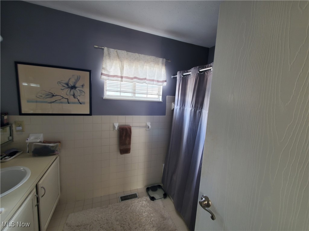 Northfield Center, Ohio 44067, United States, 3 Bedrooms Bedrooms, ,2 BathroomsBathrooms,Residential,Active,193024