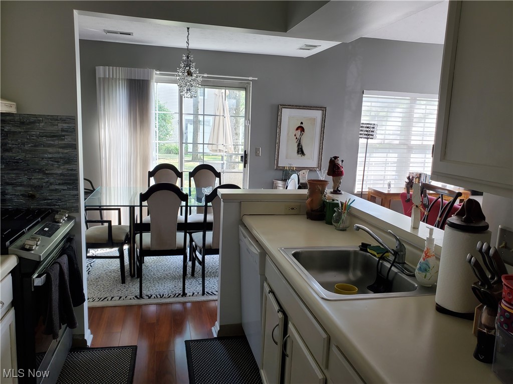 Northfield Center, Ohio 44067, United States, 3 Bedrooms Bedrooms, ,2 BathroomsBathrooms,Residential,Active,193024