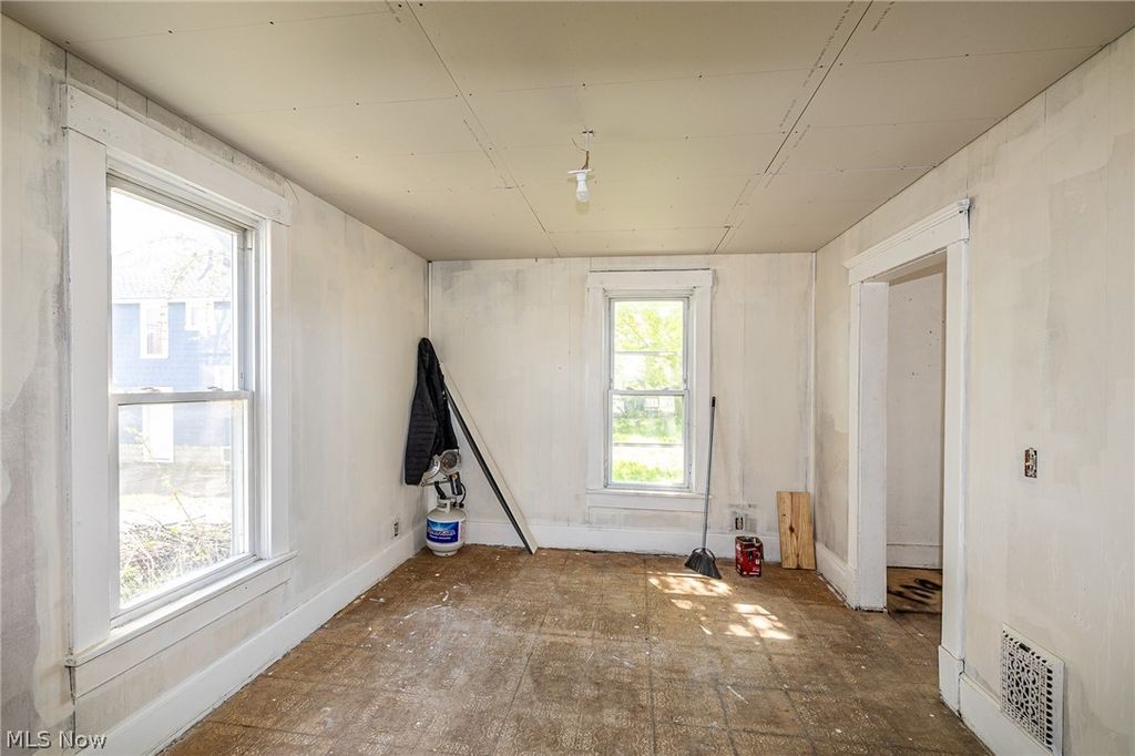 Photo of 1107 W 2nd Street, Lorain, OH 44052 (MLS # 5206626)