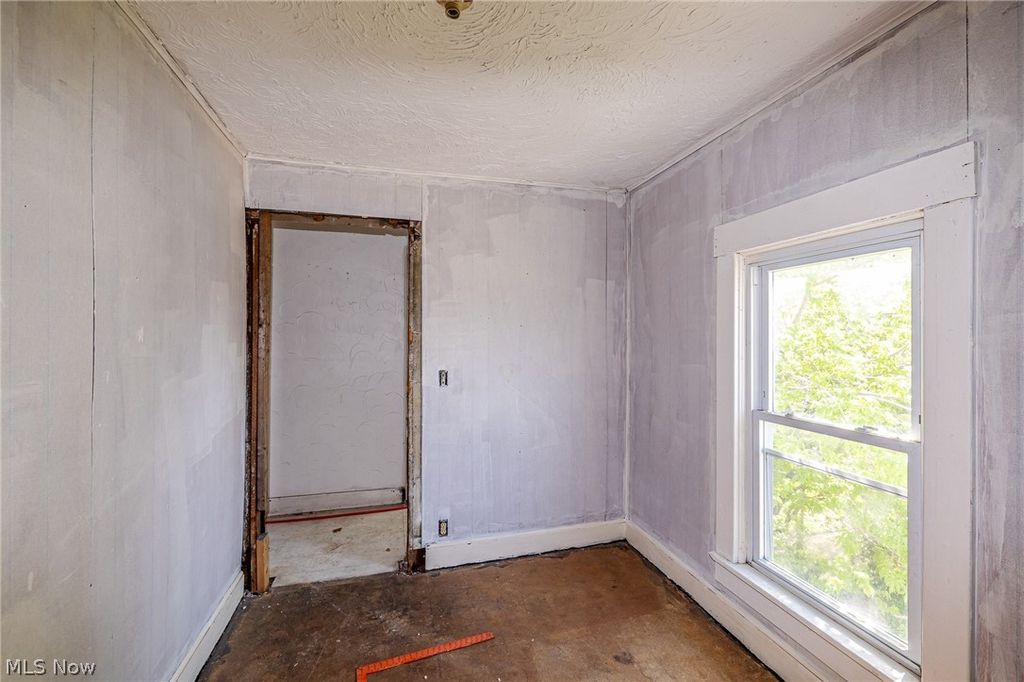 Photo of 1107 W 2nd Street, Lorain, OH 44052 (MLS # 5206626)