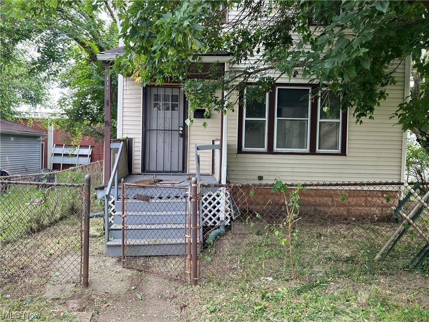 Located minutes from the zoo don't miss this opportunity to snag up this 3 bedroom 1 bath home. This home is offset and cozily tucked away behind a duplex with it's own fenced in yard. Enjoy your privacy in the city. Selling AS-IS, seller to make no repairs. Call your favorite buyer's agent to schedule your showing.