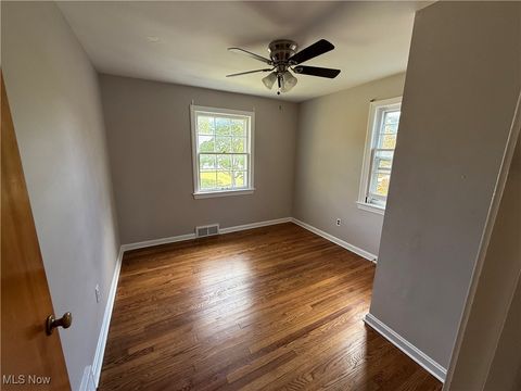 Tiny photo for 3596 Lindholm Road, Shaker Heights, OH 44120 (MLS # 5180239)