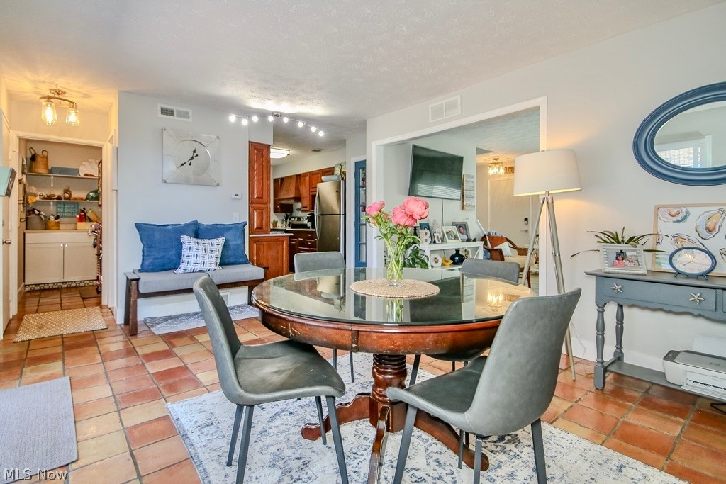 Chillicothe Road Condo - Residential