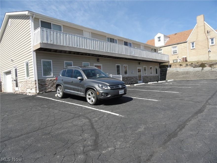 Nice 1 Bedroom apartment w/hardwood floors + washer/dryer hookups.  Some apartments include appliances.  Tenant responsible for all utilities.