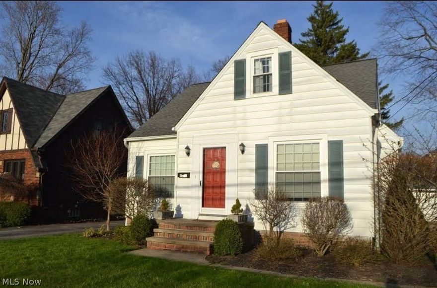 Move right into this charming bungalow that features many updates featuring an updated full bath, kitchen, windows and more! Great hardwoods throughout gives this home a great look. The deep back yard is perfect for any activity. Location on this home is GREAT!