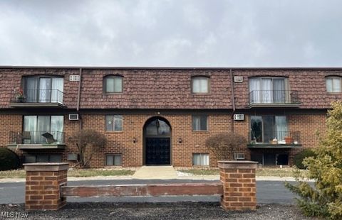 Photo of 119 Stonyridge Drive #104, Sandusky, OH 44870 (MLS # 5178854)