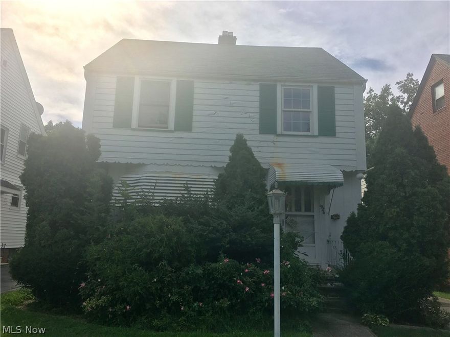 Great opportunity with this Cleveland Heights 3 bedroom, 1.5 bath Colonial on a great street!  Bring this property back to life, great for a rehab project or 203K Financing.