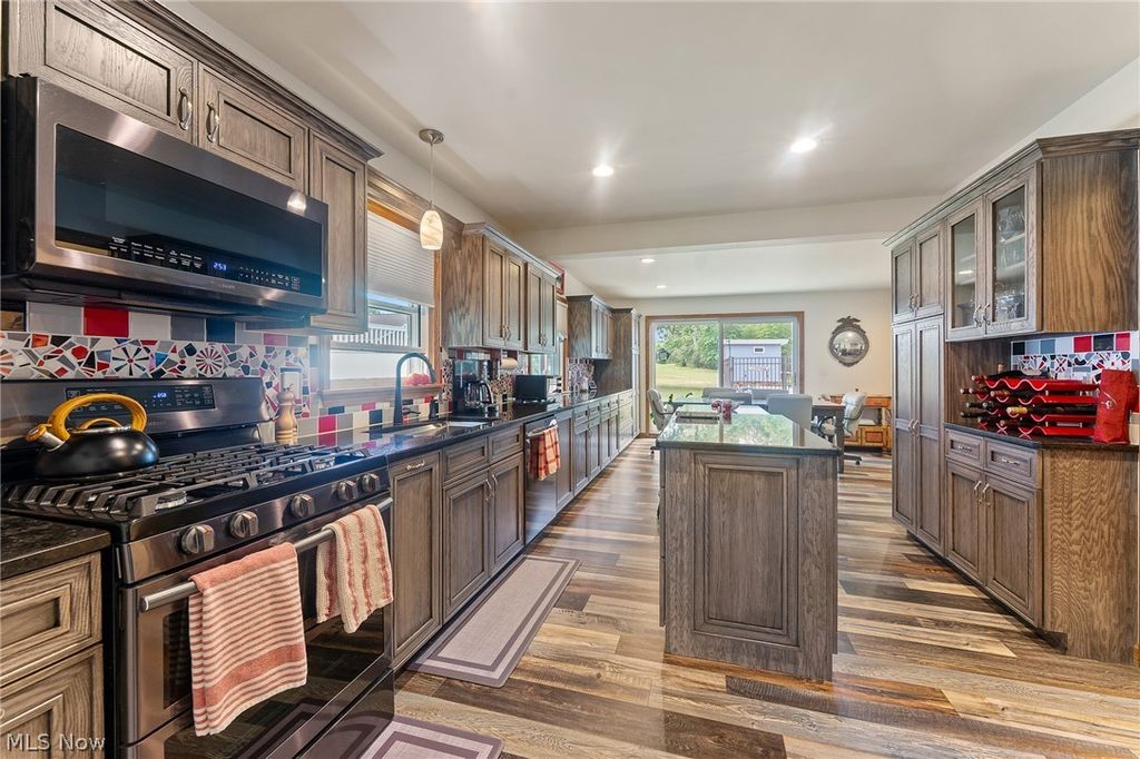 Photo of 57 Belle Vista Avenue, Hubbard, OH 44425 (MLS # 5194305)