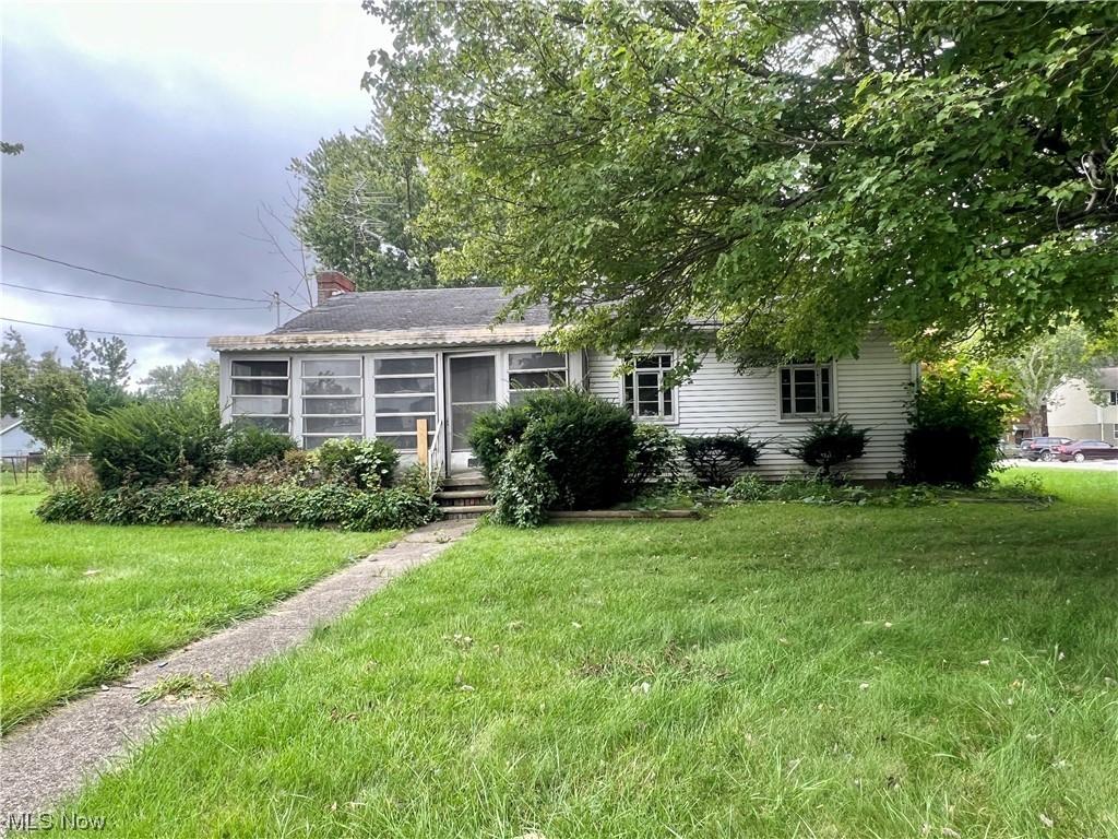 Handyman Special! Come take a look at this unique 3 bedroom 1bath huge corner property (double lot) with walkout patio in need of repairs. Great investment opportunity or chance at home ownership for the handy new homeowner to make it your own. Close to the lake, dining, and transportation. Fenced lot, second kitchen recently waterproofed basement with a transferable warranty. Being offered AS-IS, seller to make no repairs.