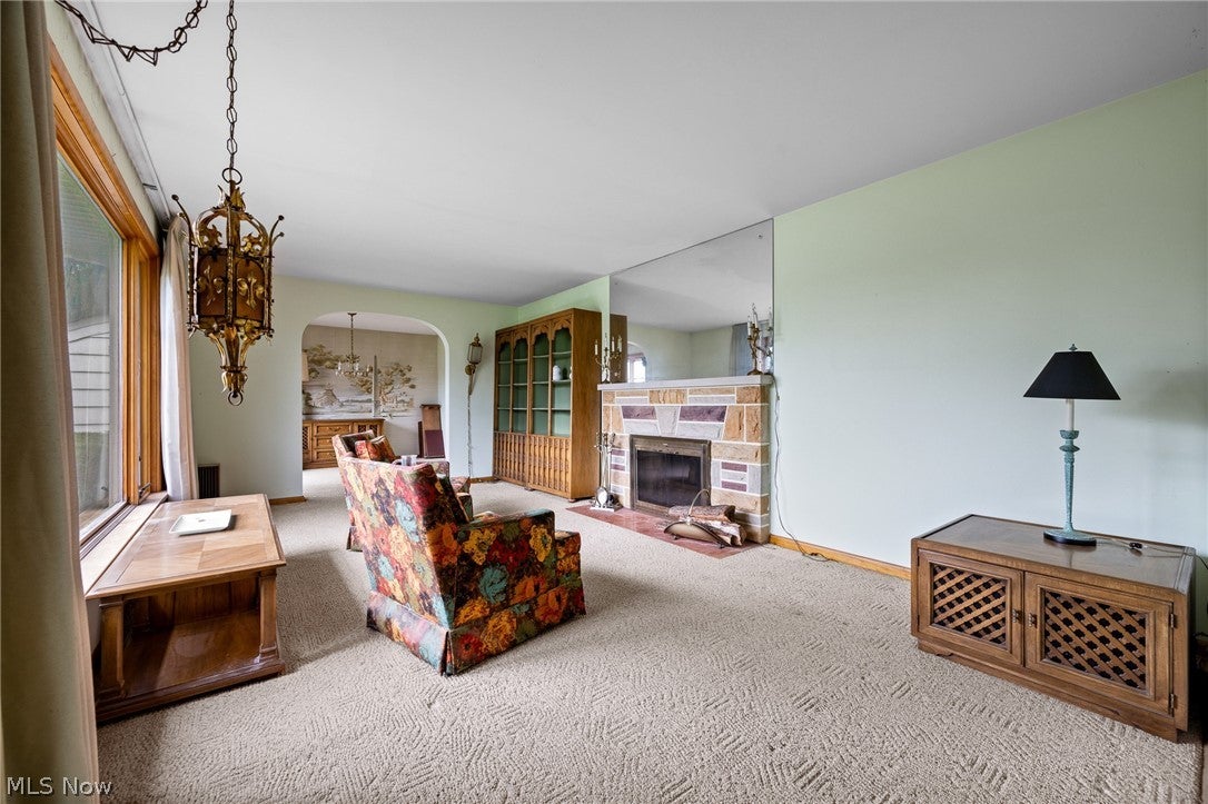 806 E Warner Road