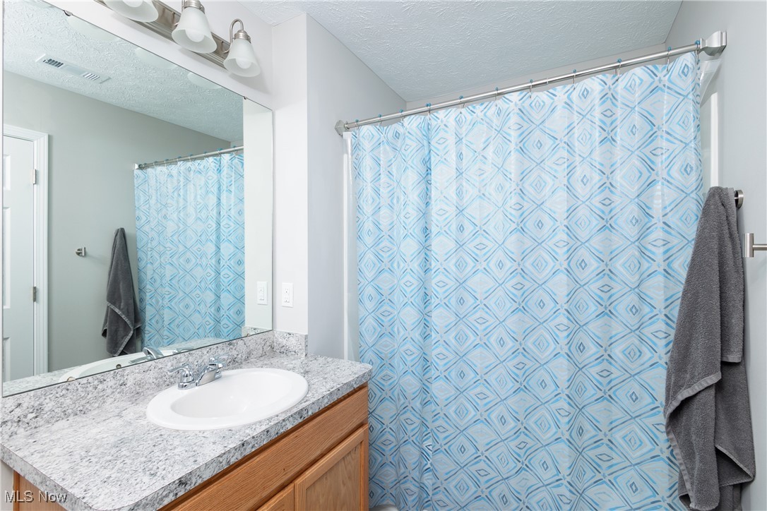 37475 Amber Way, North Ridgeville, Ohio image 23