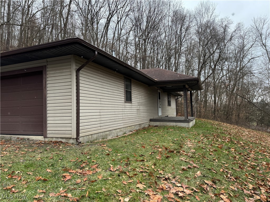 6716 SE Tracy Road, Uhrichsville, Ohio image 4