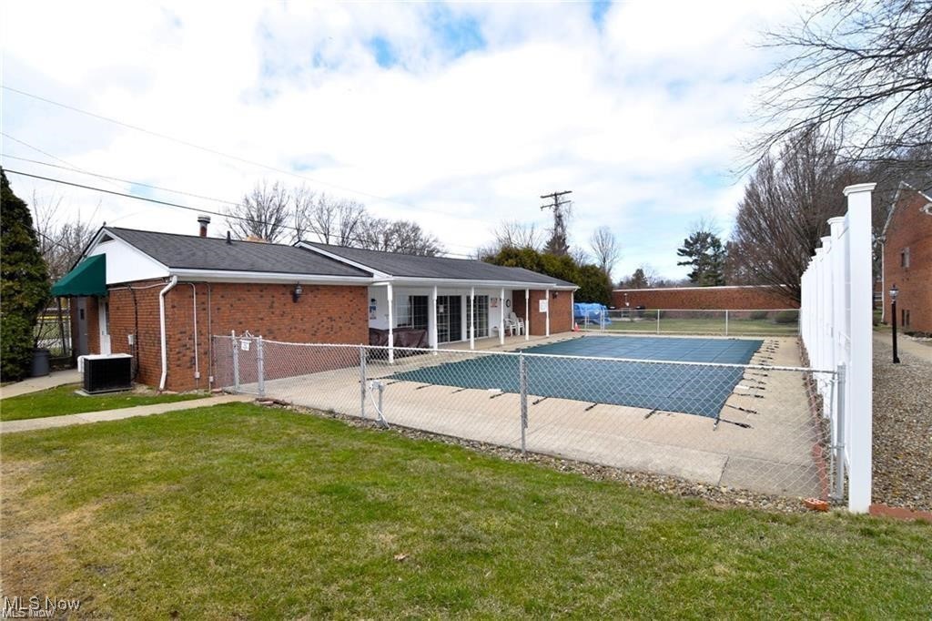 Heritage Circle Condo - Residential