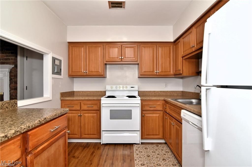 Heritage Circle Condo - Residential