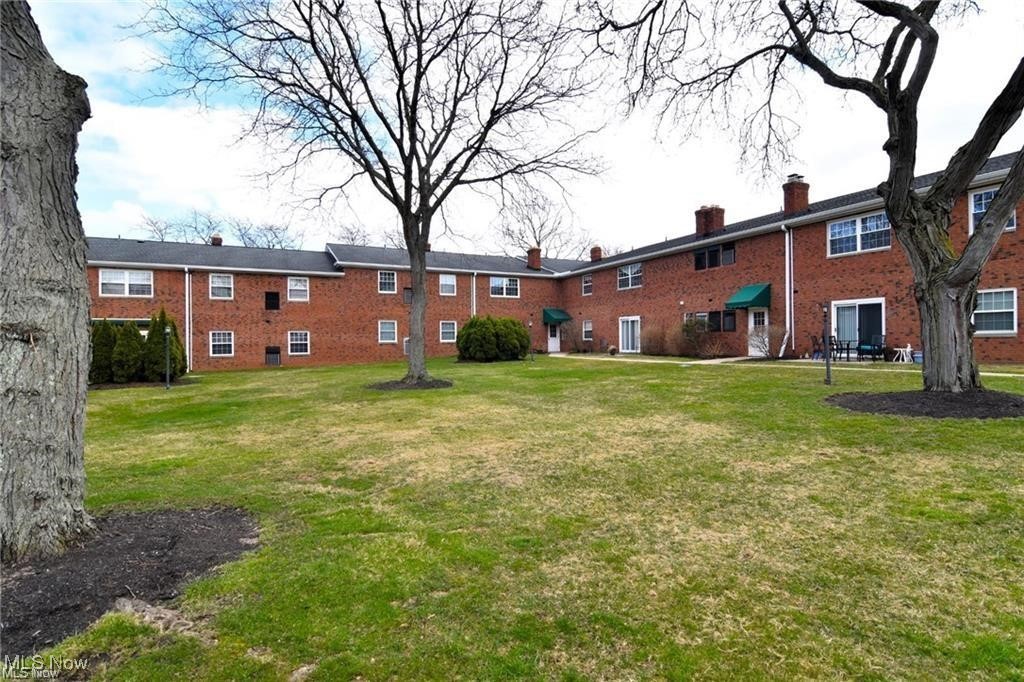 Heritage Circle Condo - Residential