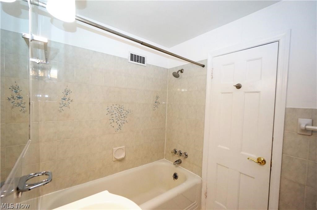 Van Sweringen 24 - Residential Lease