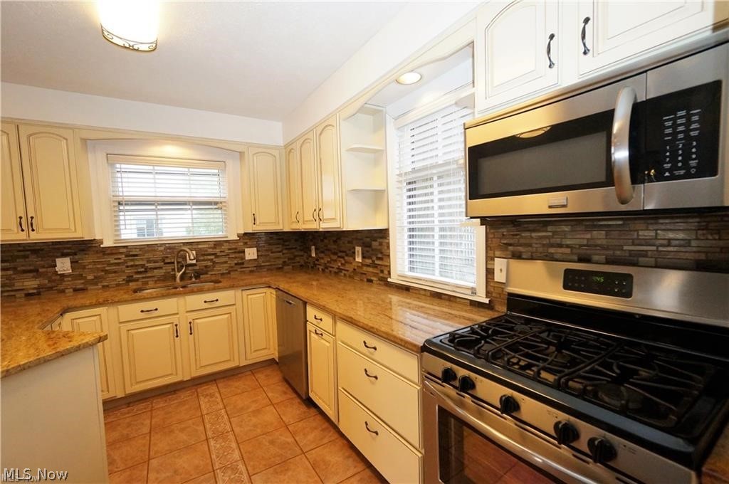 Van Sweringen 24 - Residential Lease