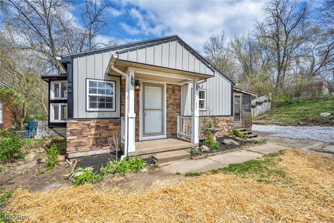 1621 Oakmont Street, Canton, Ohio image 1