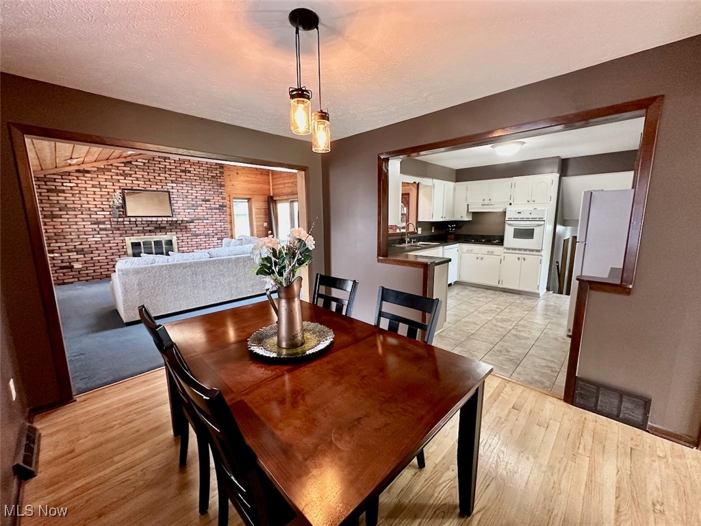 5374 Oak Ridge Drive, Willoughby, Ohio image 3