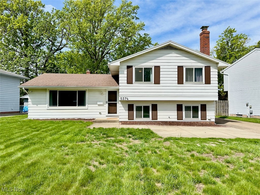 5374 Oak Ridge Drive, Willoughby, Ohio image 1